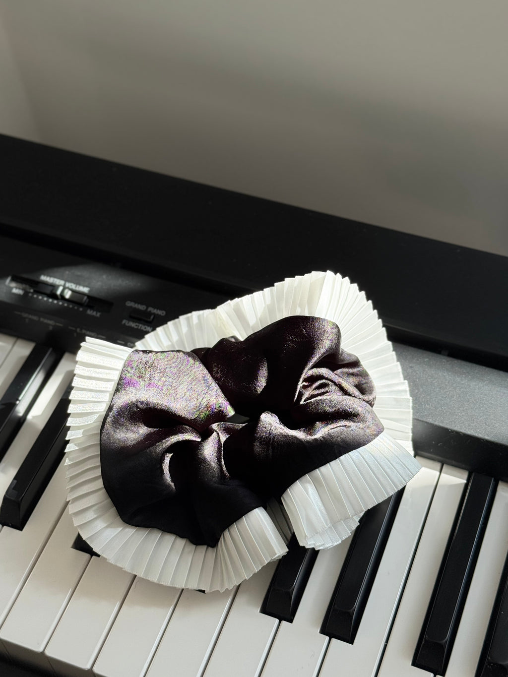 Elegance – Black Silk-Style Scrunchie with Pleated White Trim，elegant Ponytail Holders，daylily hair tie